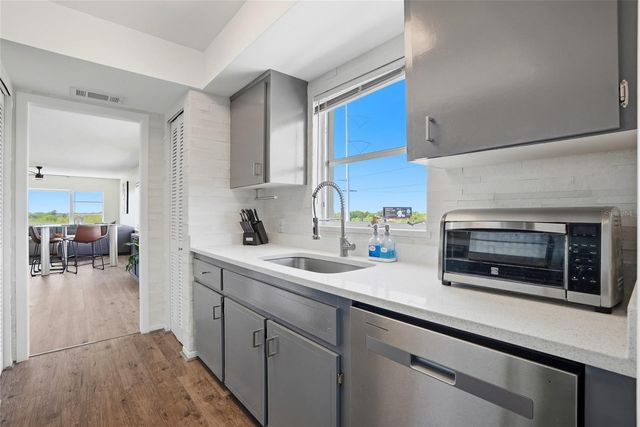 8950 PARK BOULEVARD 510, Seminole, FL 33777