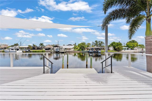 805 LEISEY CIRCLE, Ruskin, FL 33570