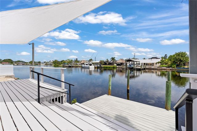 805 LEISEY CIRCLE, Ruskin, FL 33570