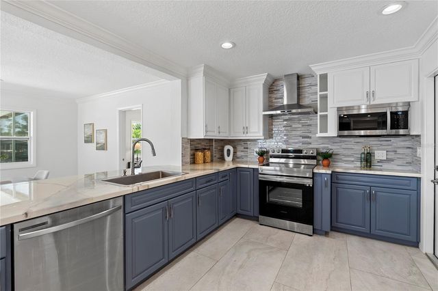 805 LEISEY CIRCLE, Ruskin, FL 33570