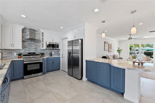 805 LEISEY CIRCLE, Ruskin, FL 33570