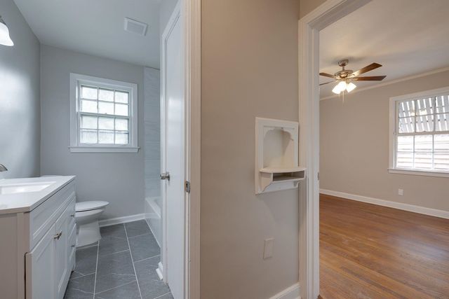 4859 SOUTHERN AVE, Memphis, TN 38117