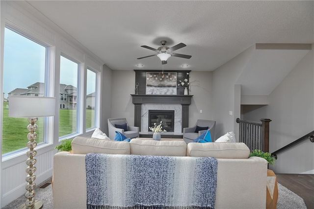 6000 Apache Drive, Shawnee, KS 66226
