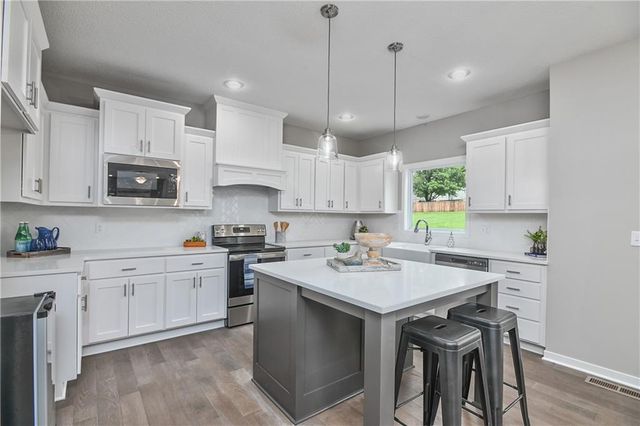 6000 Apache Drive, Shawnee, KS 66226
