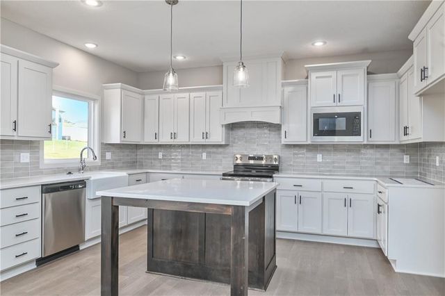 6000 Apache Drive, Shawnee, KS 66226