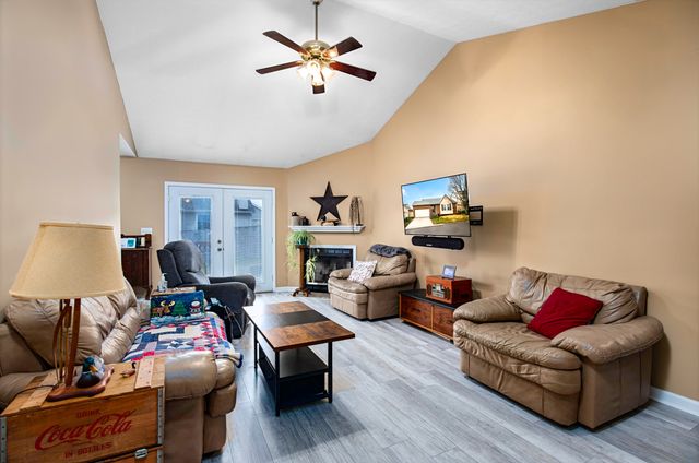 104 Medinah Court, Frankfort, KY 40601