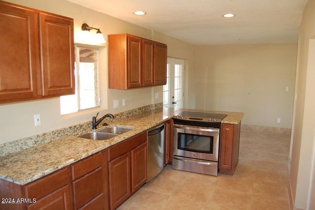 2640 E CAPTAIN DREYFUS Avenue, Phoenix, AZ 85032