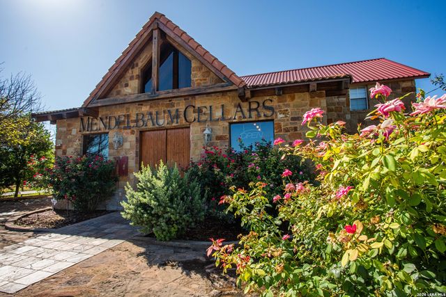 10207 E US Highway 290, Fredericksburg, TX 78624