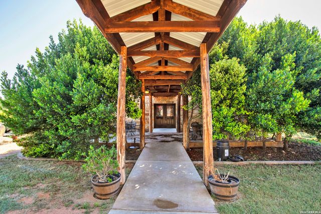 10207 E US Highway 290, Fredericksburg, TX 78624
