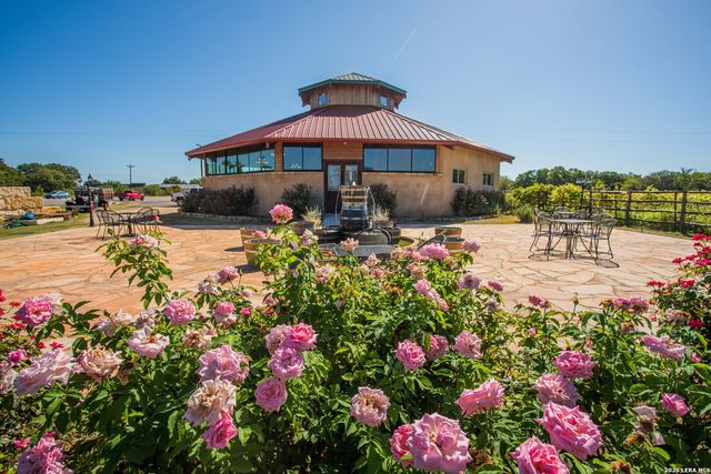 10207 E US Highway 290, Fredericksburg, TX 78624