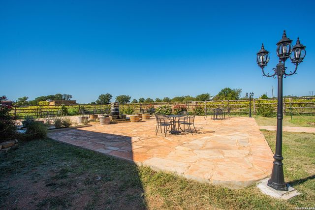 10207 E US Highway 290, Fredericksburg, TX 78624