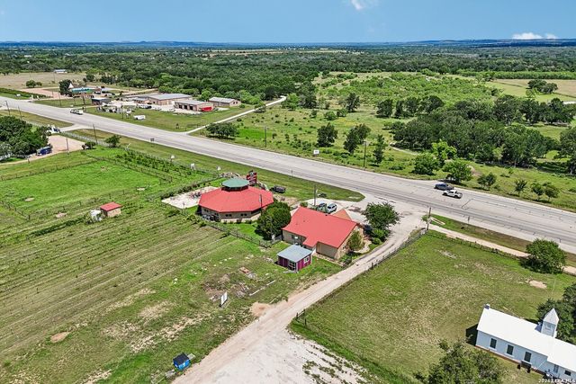 10207 E US Highway 290, Fredericksburg, TX 78624