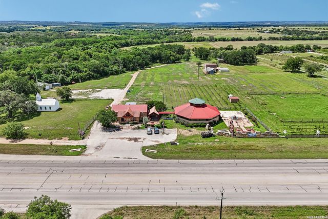 10207 E US Highway 290, Fredericksburg, TX 78624