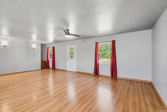 10207 E US Highway 290, Fredericksburg, TX 78624