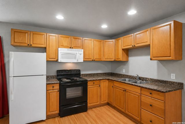 10207 E US Highway 290, Fredericksburg, TX 78624