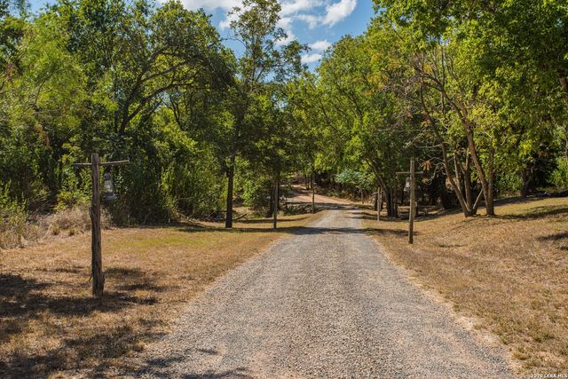 10207 E US Highway 290, Fredericksburg, TX 78624