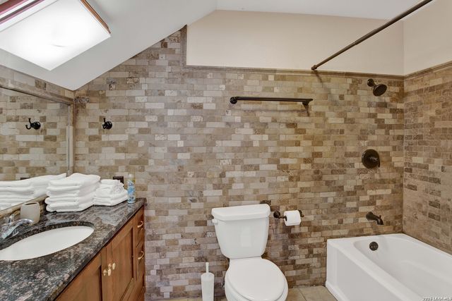 10207 E US Highway 290, Fredericksburg, TX 78624