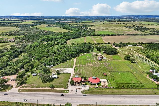 10207 E US Highway 290, Fredericksburg, TX 78624