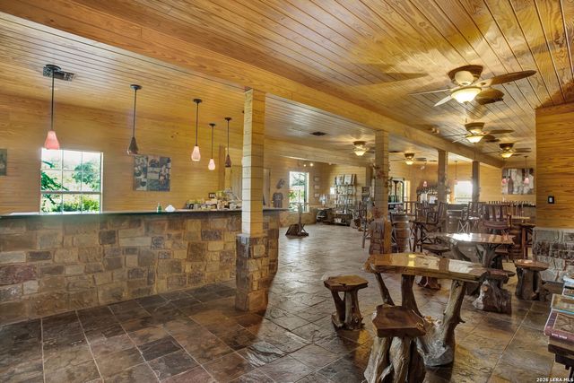 10207 E US Highway 290, Fredericksburg, TX 78624