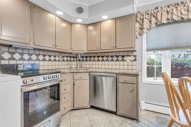 7 Eve Lane, Levittown, NY 11756