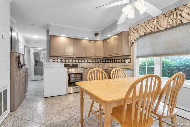 7 Eve Lane, Levittown, NY 11756