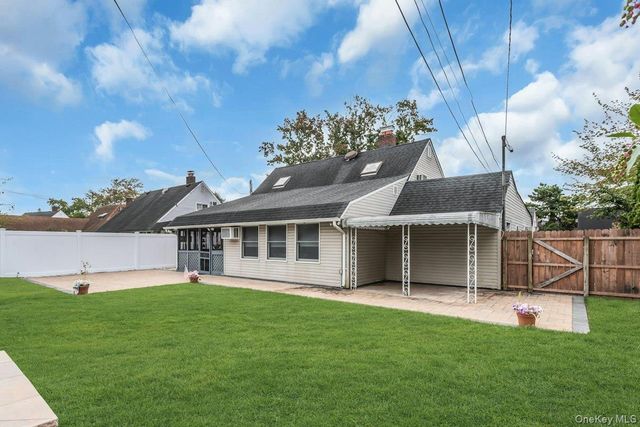 7 Eve Lane, Levittown, NY 11756