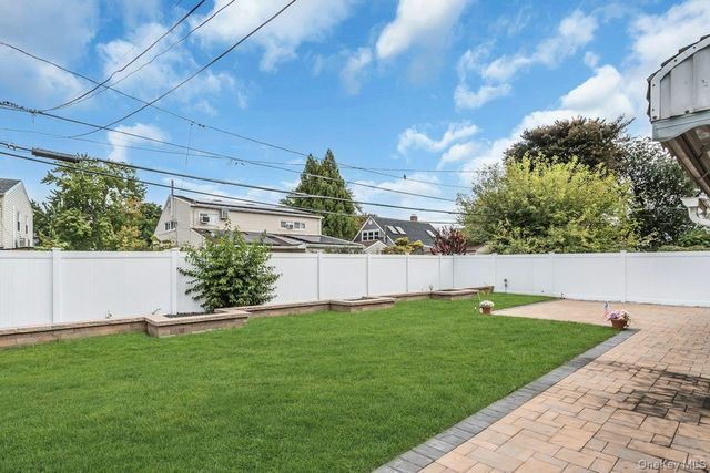 7 Eve Lane, Levittown, NY 11756