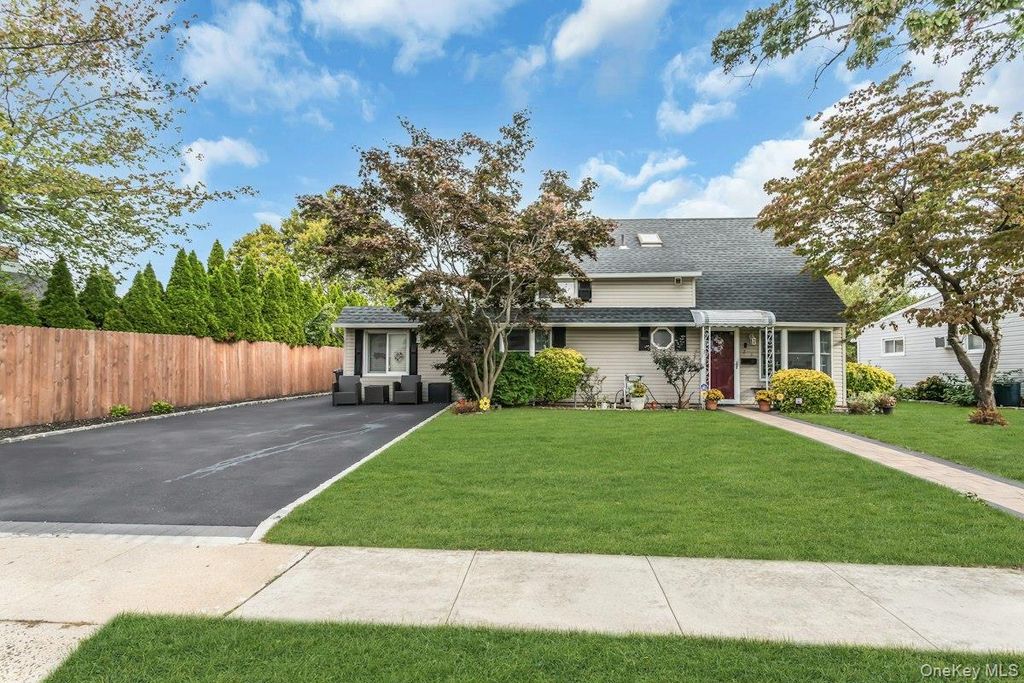7 Eve Lane, Levittown, NY 11756 — photo 2