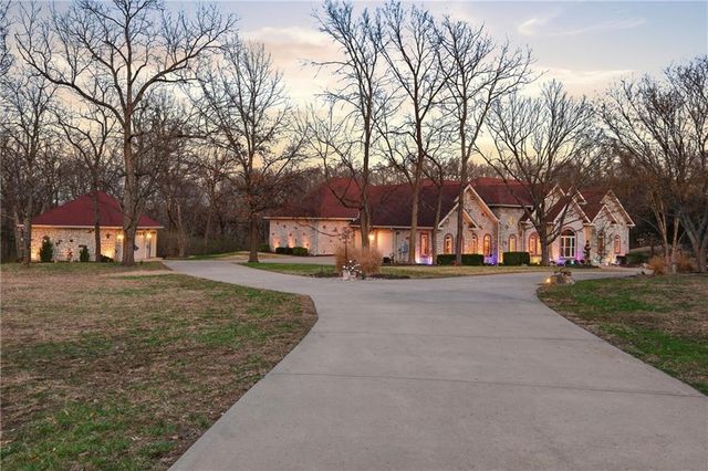 8855 Monticello Road, Lenexa, KS 66227