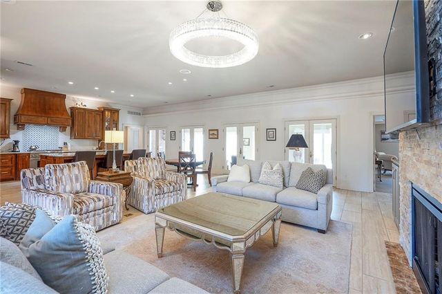 8855 Monticello Road, Lenexa, KS 66227