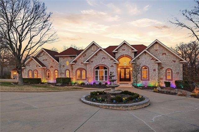 8855 Monticello Road, Lenexa, KS 66227