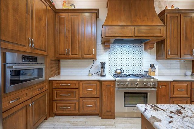 8855 Monticello Road, Lenexa, KS 66227