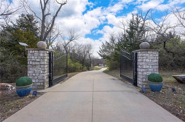 8855 Monticello Road, Lenexa, KS 66227