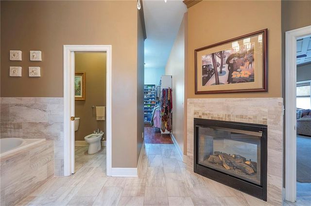 8855 Monticello Road, Lenexa, KS 66227