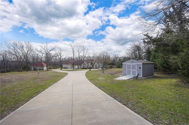 8855 Monticello Road, Lenexa, KS 66227