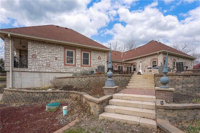 8855 Monticello Road, Lenexa, KS 66227