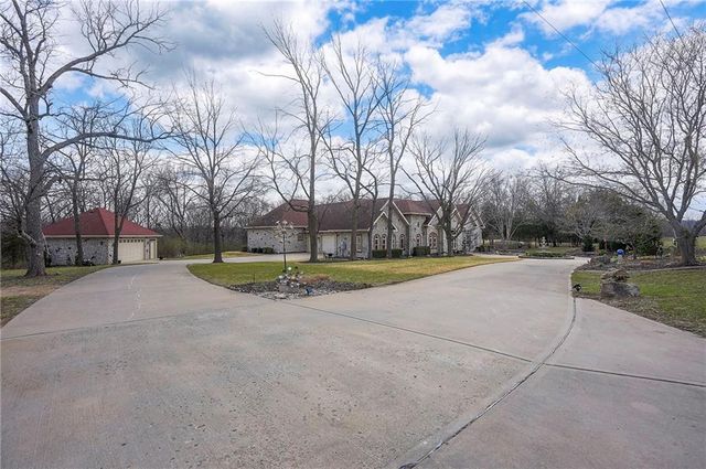 8855 Monticello Road, Lenexa, KS 66227