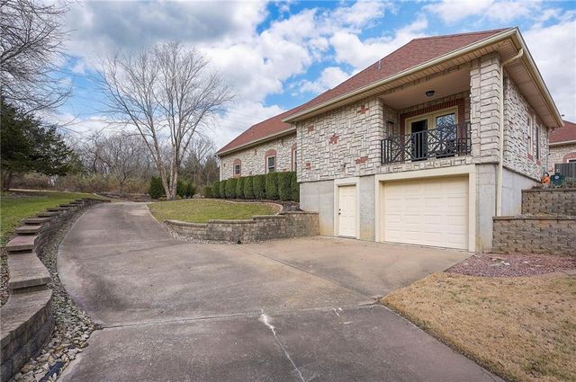 8855 Monticello Road, Lenexa, KS 66227