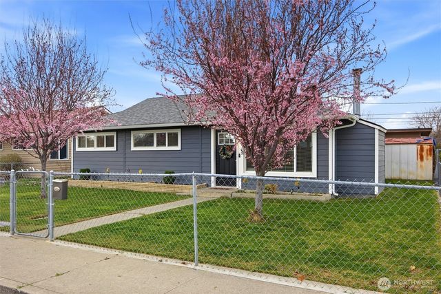 1715 N 15th Avenue, Pasco, WA 99301