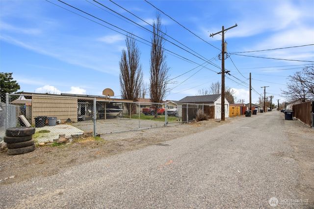 1715 N 15th Avenue, Pasco, WA 99301