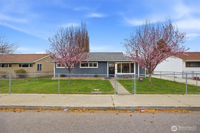 1715 N 15th Avenue, Pasco, WA 99301