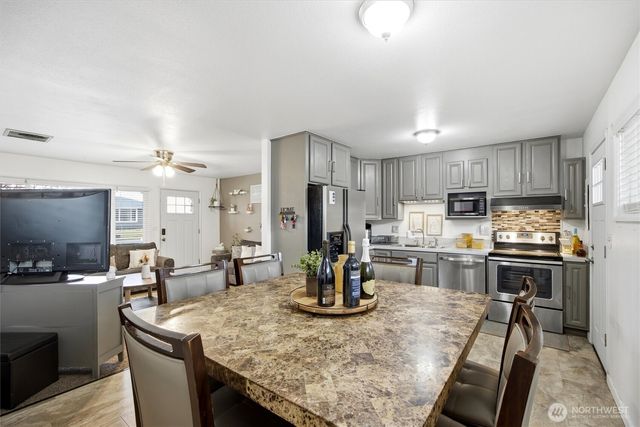 1715 N 15th Avenue, Pasco, WA 99301