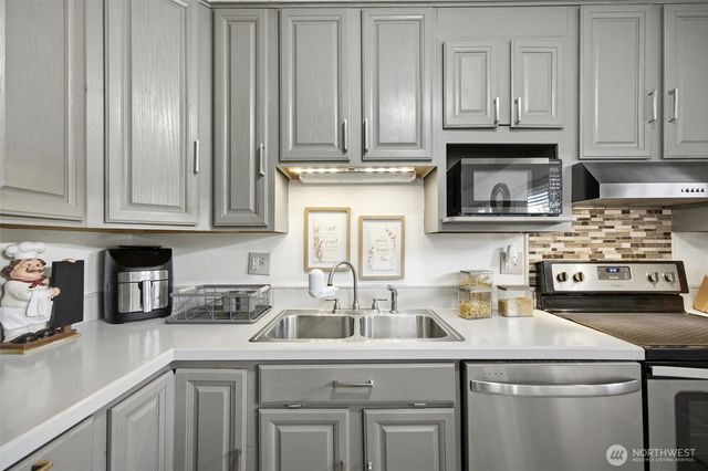 1715 N 15th Avenue, Pasco, WA 99301