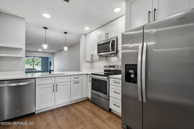 3809 LAVISTA Circle 210, Jacksonville, FL 32217