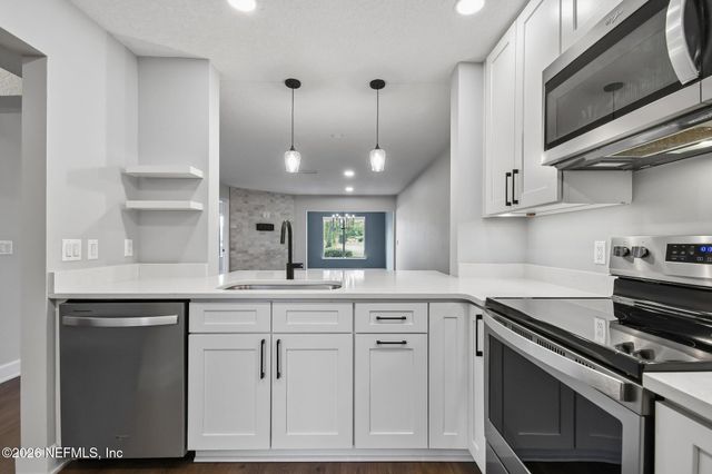 3809 LAVISTA Circle 210, Jacksonville, FL 32217