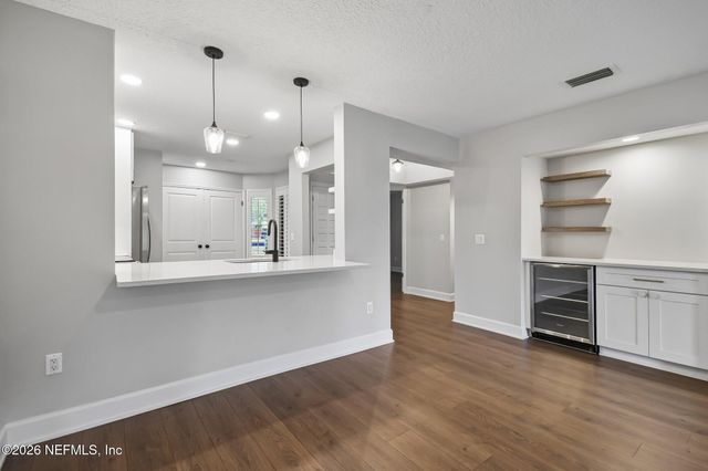 3809 LAVISTA Circle 210, Jacksonville, FL 32217