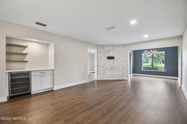 3809 LAVISTA Circle 210, Jacksonville, FL 32217