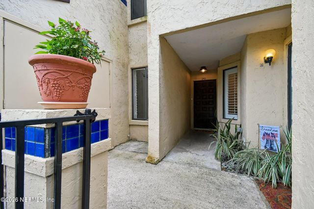 3809 LAVISTA Circle 210, Jacksonville, FL 32217