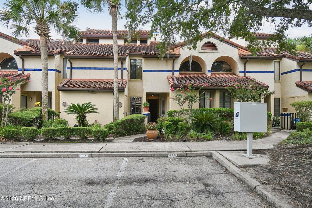 3809 LAVISTA Circle 210, Jacksonville, FL 32217