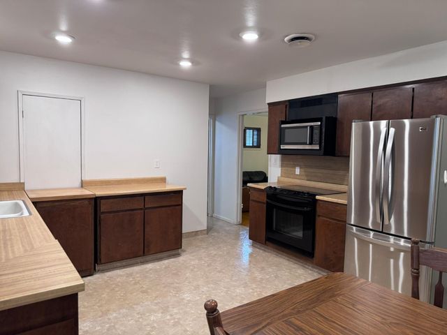 6717 52nd St, Sacramento, CA 95823